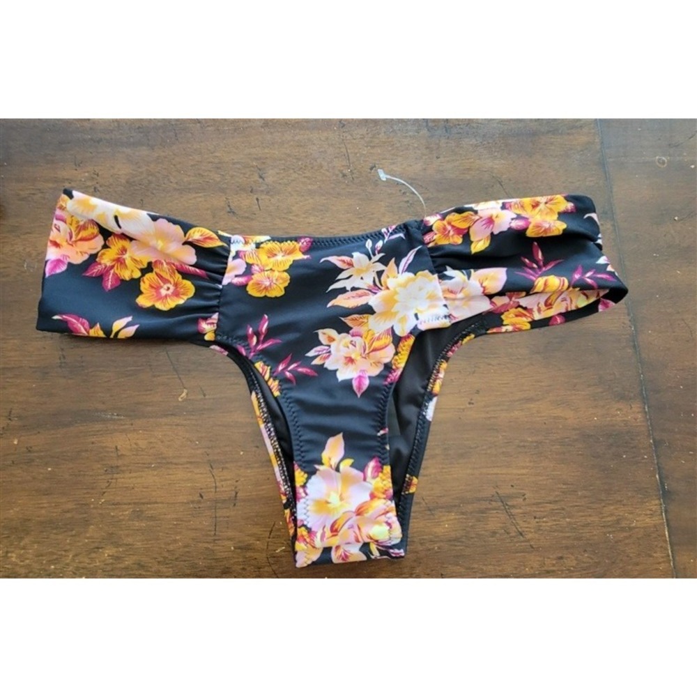 NWOT Volcom M Hibiscus Rose Floral Triangle Halter Bikini Swim Top 122767